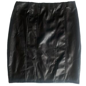 NEW Faux Supple Leather Above The Knee Skirt Size Medium